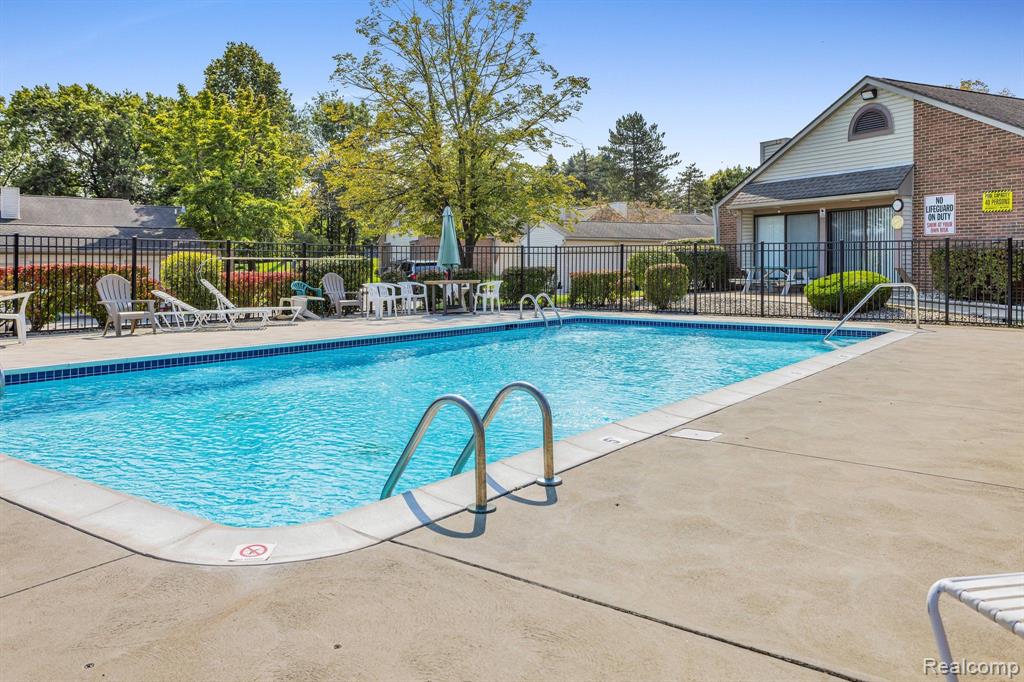 302 SPRING BROOKE Drive, Brighton, MI 48116 — Photo 17