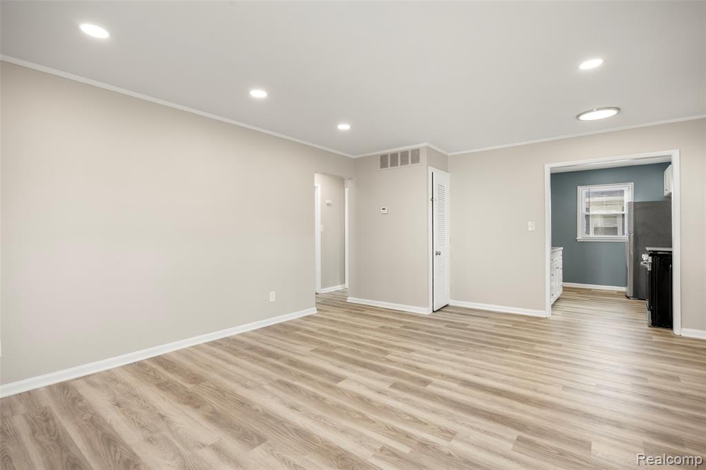 10101 Albany Street, Oak Park, MI 48237 — Photo 6