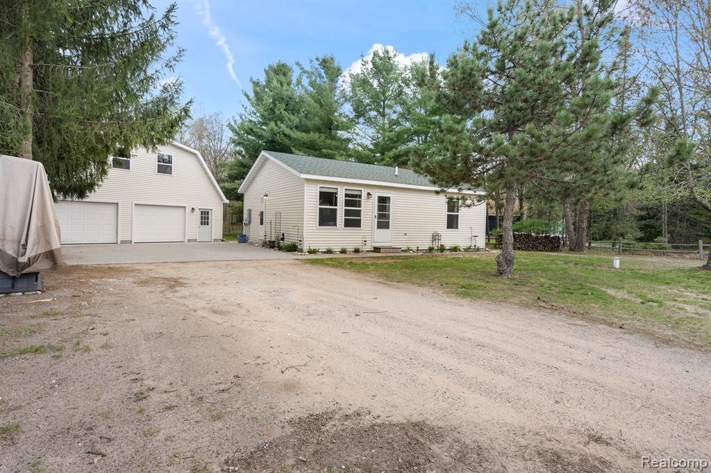 1125 HOUND DOG Trail, St. Helen, MI 48656 — Photo 2
