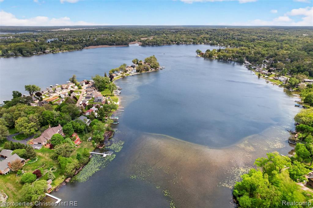 10219 Lakeside Drive, White Lake, MI — Photo 43