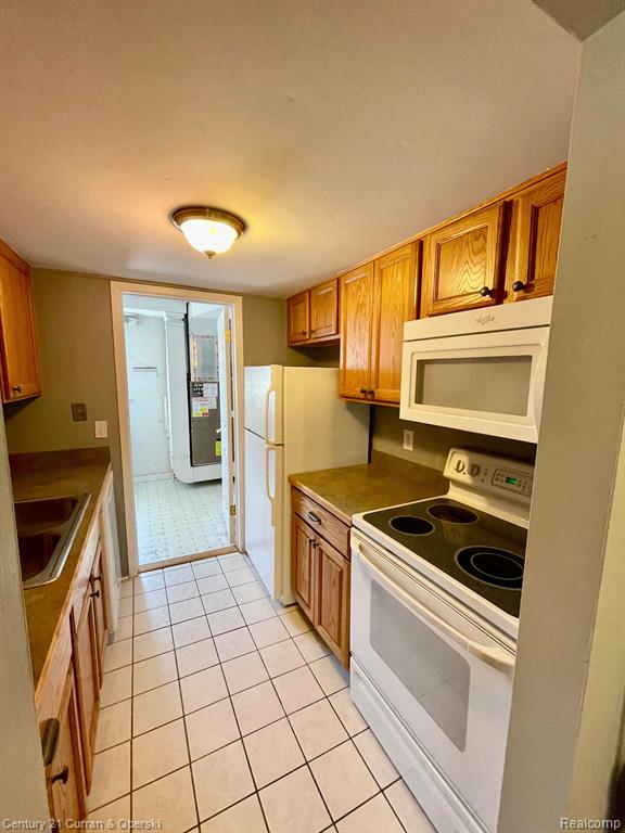 196 PRINCETON Drive, South Lyon, MI 48178 — Photo 4