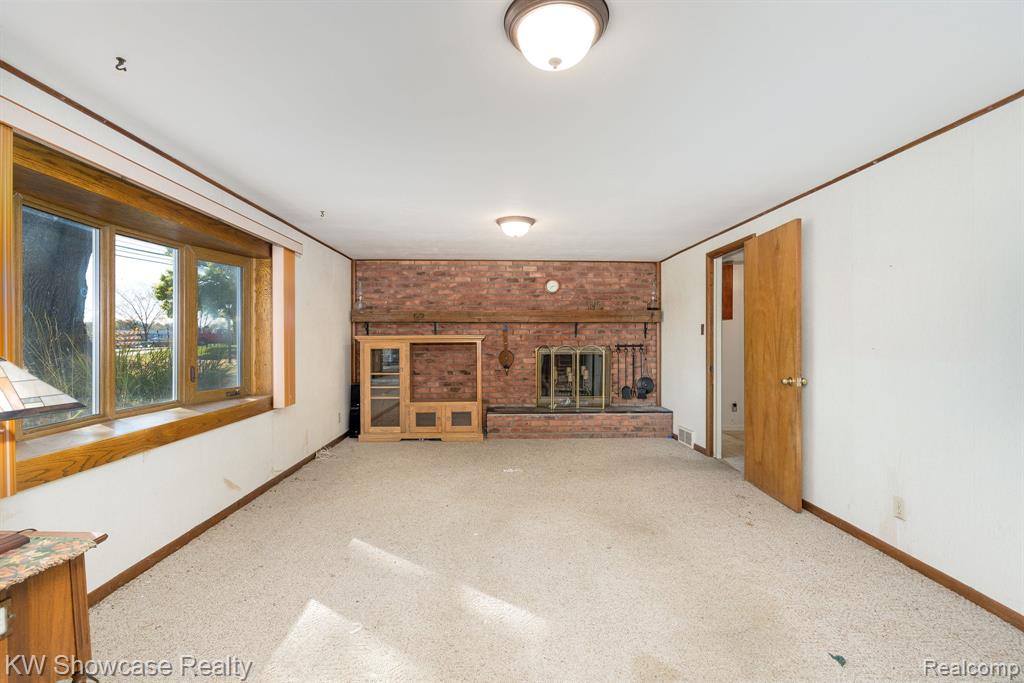 5274 Cooley Lake Road, Waterford, MI 48327 — Photo 31