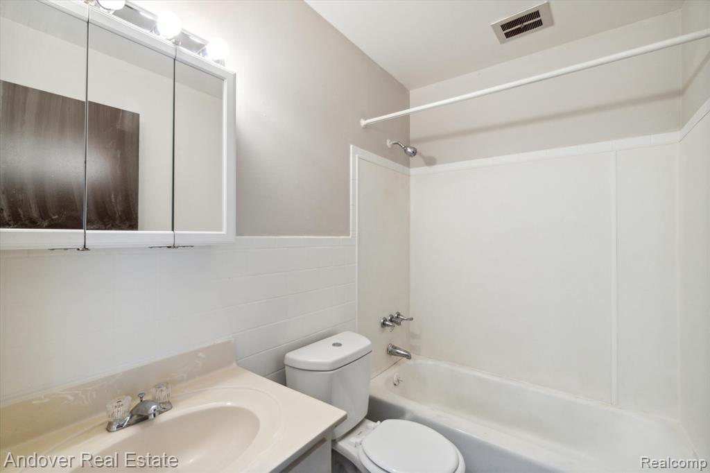 320 S Drake Road, Kalamazoo, MI 49009 — Photo 47