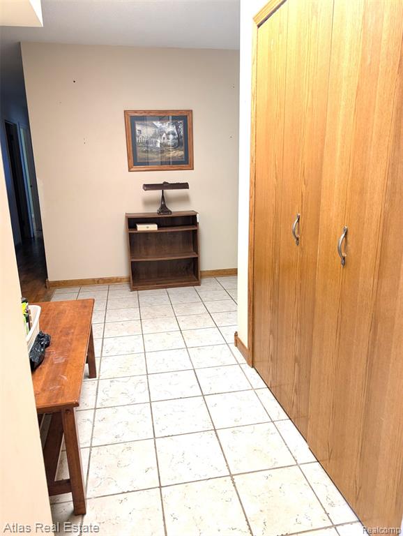 5449 Woodlawn Drive, Flint, MI 48506 — Photo 9