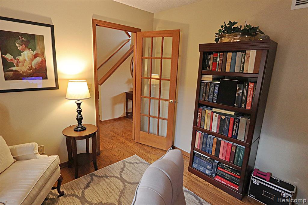 22249 RIVER PINES Drive, Farmington Hills, MI 48335 — Photo 11