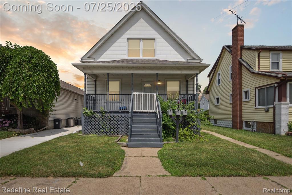 566 Poplar Street, Wyandotte, MI 48192 — front exterior