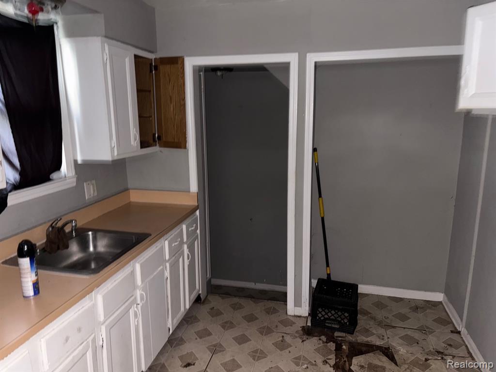 5095 FARMBROOK Street, Detroit, MI 48224 — Photo 4