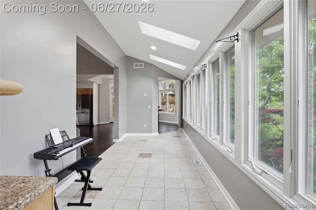 9015 Huron Bluffs Drive, White Lake, MI — Photo 18