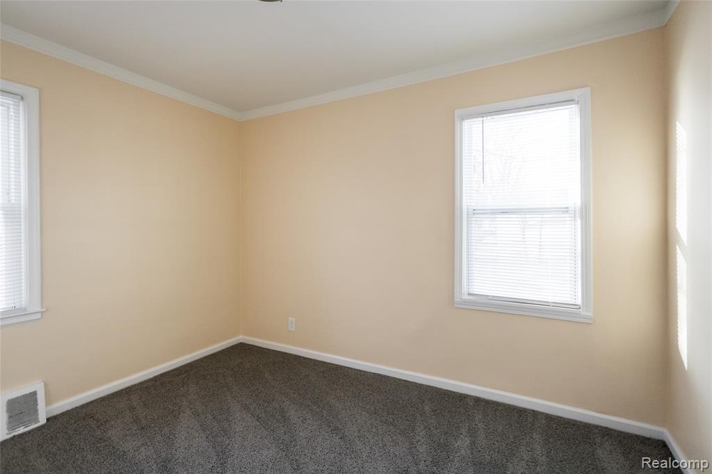 19100 Kingsville Street, Harper Woods, MI 48225 — Photo 14