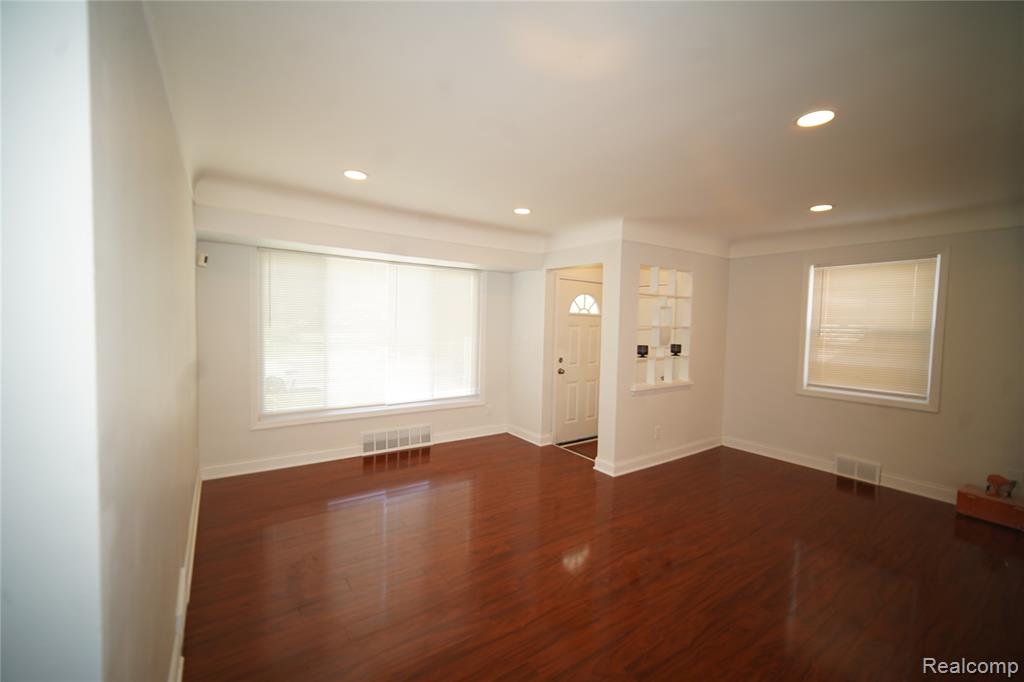 16047 W Chicago Street, Detroit, MI 48228 — Photo 15