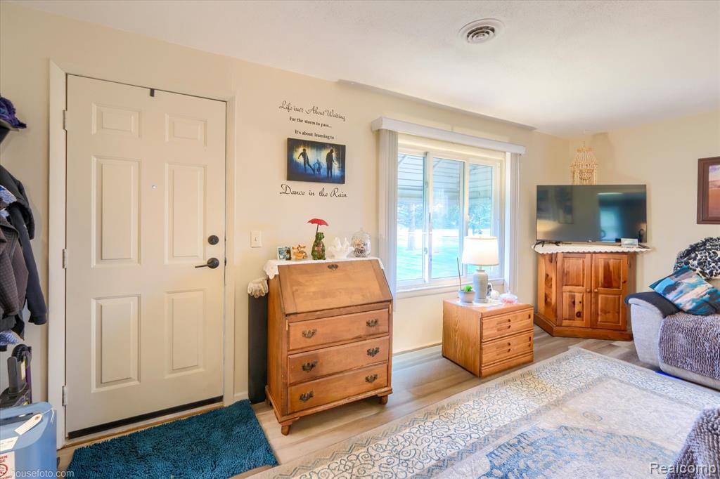 9254 N Genesee Road, Mount Morris, MI 48458 — Photo 6