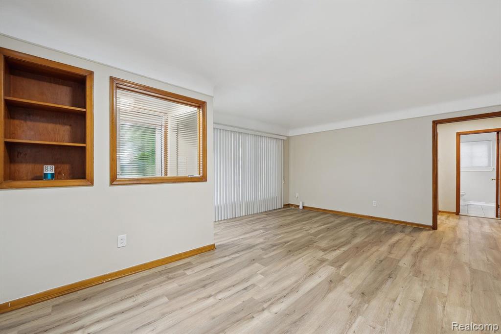 8356 GLENGARY Street, Dearborn Heights, MI 48127 — Photo 6