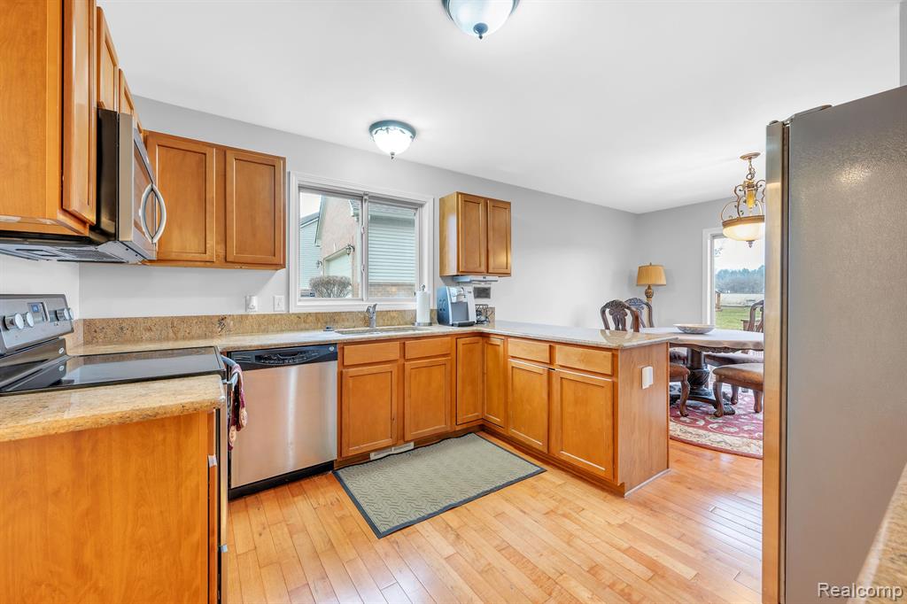 6133 LOCHMORE Drive, Commerce Twp, MI 48382 — Photo 12