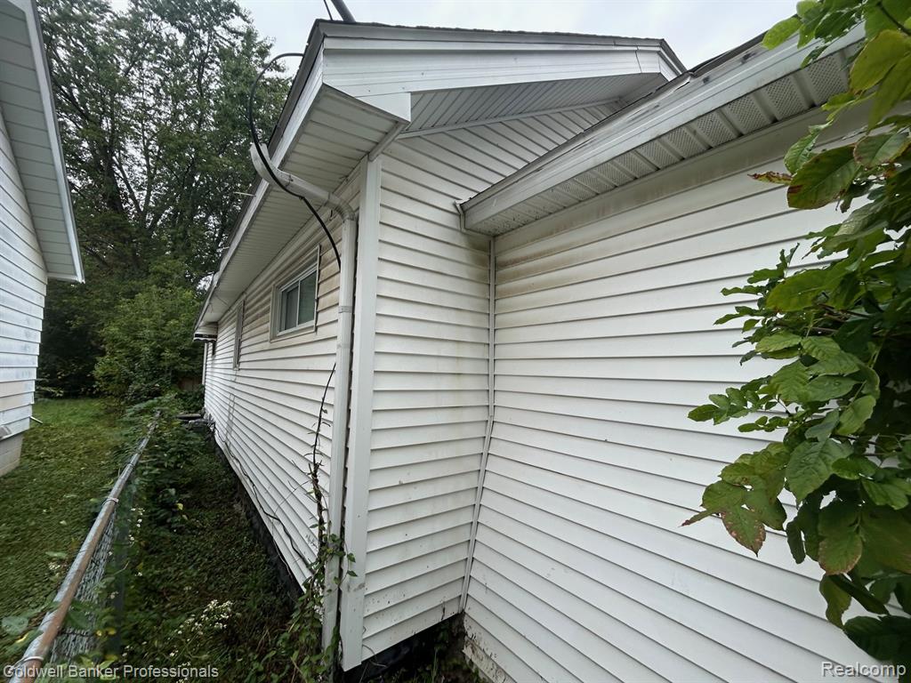 988 Barney Avenue, Flint, MI 48503 — Photo 17
