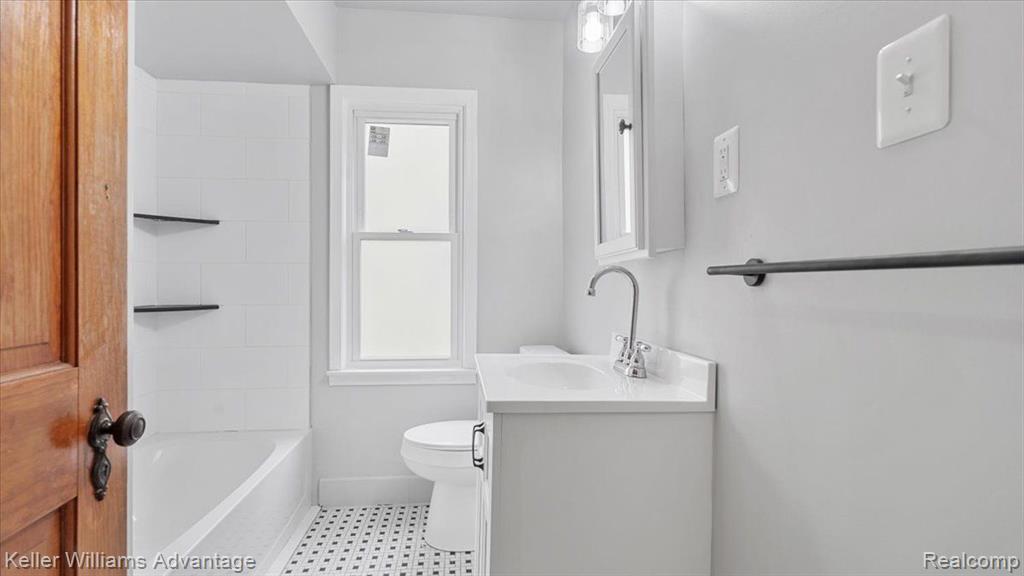 838 SAINT JOHNS Street, Wyandotte, MI 48192 — Photo 16