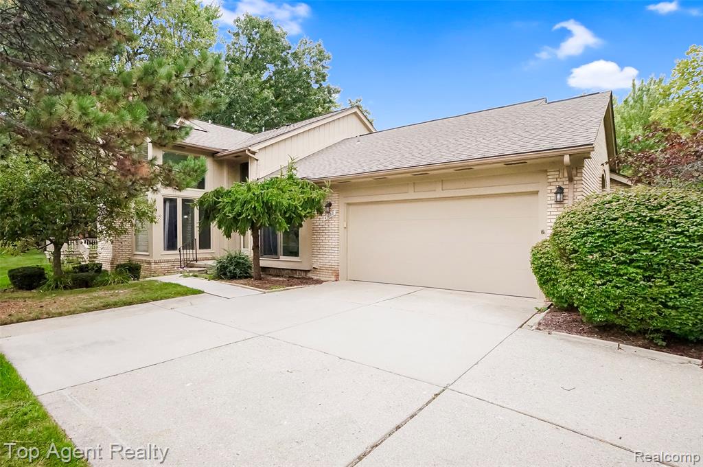 43088 W Kirkwood Drive, Clinton Twp, MI 48038 — front exterior