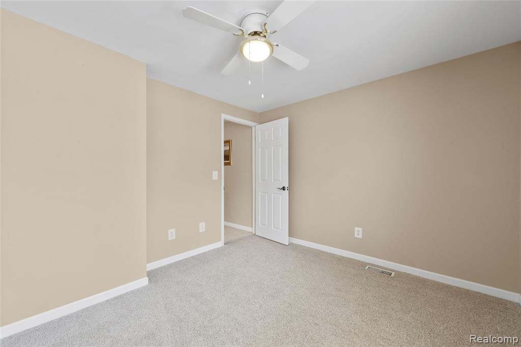 4902 Hubbard Drive, Troy, MI 48085 — Photo 24