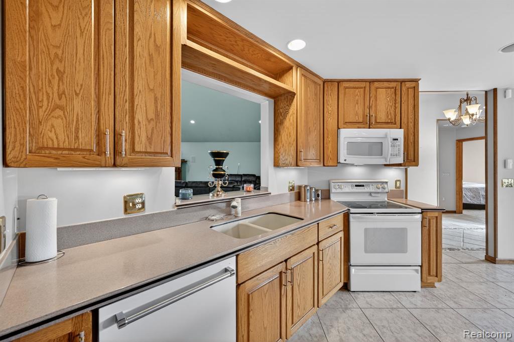 4891 Maceri Circle, Sterling Heights, MI 48314 — Photo 23