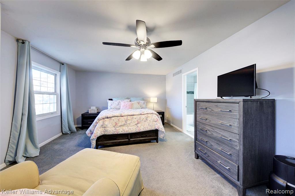 446 Oakgrove Court, Clawson, MI — Photo 23