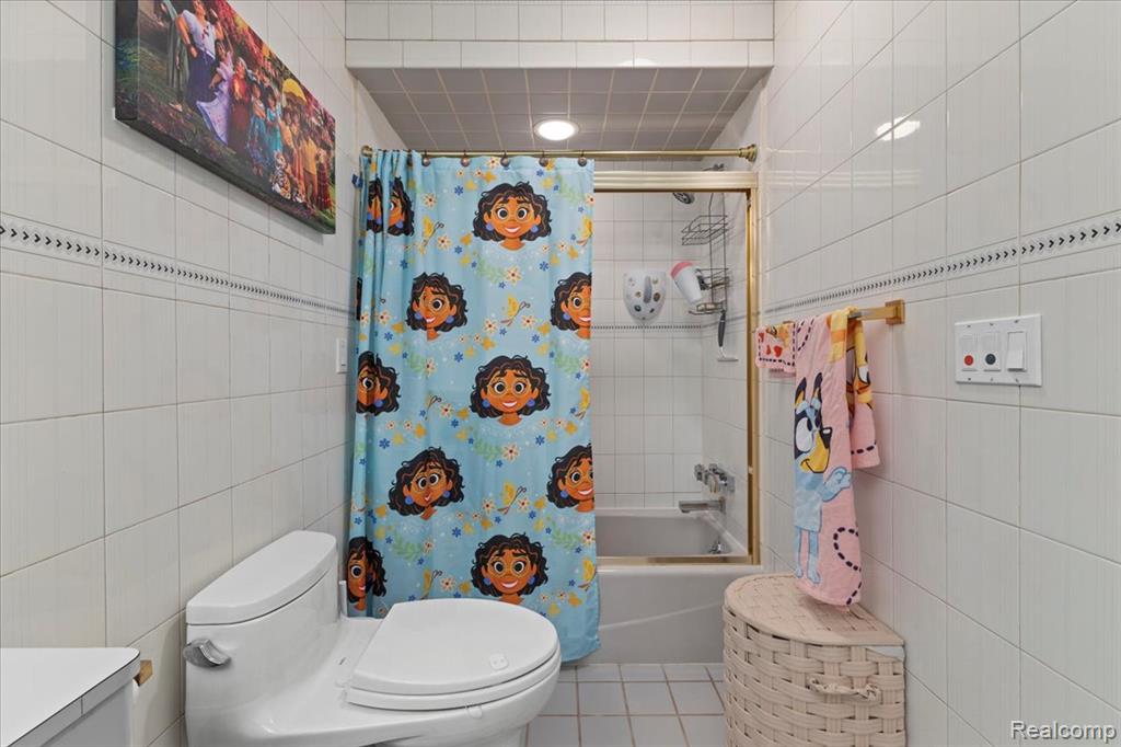 7570 Danbury Circle, West Bloomfield, MI — Photo 34