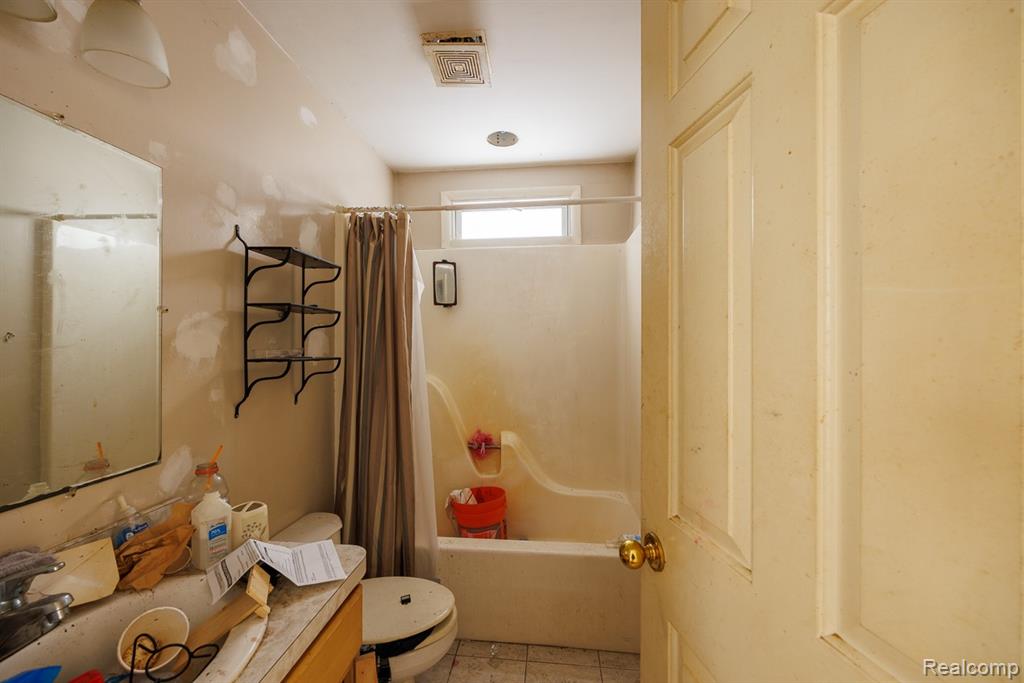 4394 N Center Road, Flint, MI 48506 — Photo 7