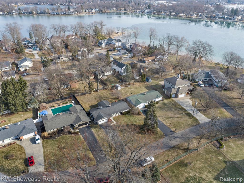 8634 GOLFSIDE Drive, Commerce Twp, MI 48382 — Photo 6