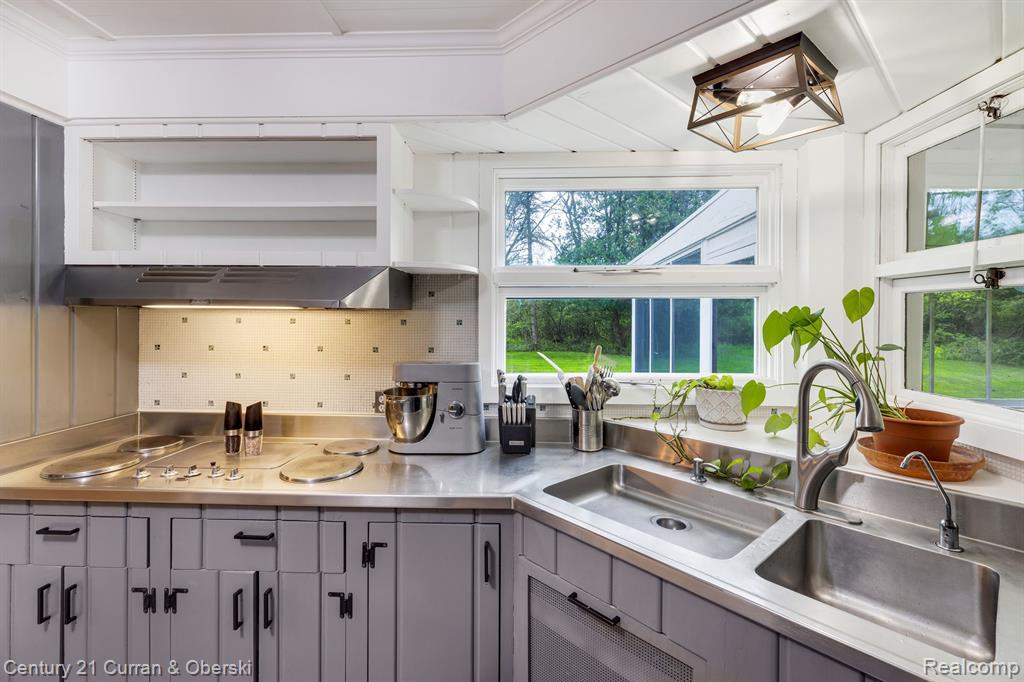 5590 VREELAND Road, Ann Arbor, MI 48105 — Photo 13