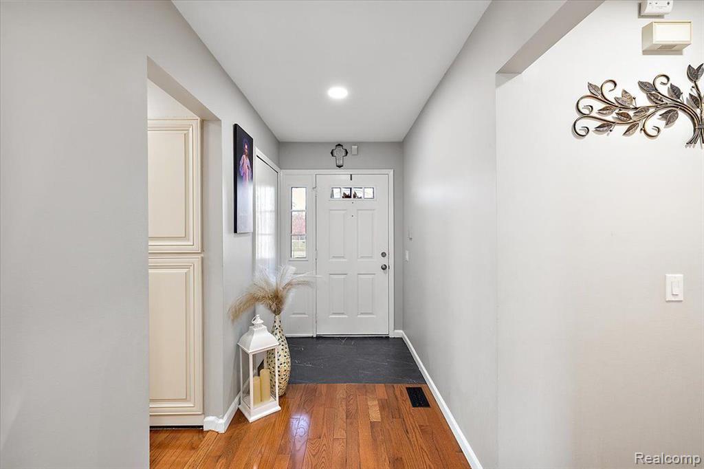 40217 LANGTON Drive, Sterling Heights, MI 48310 — Photo 5