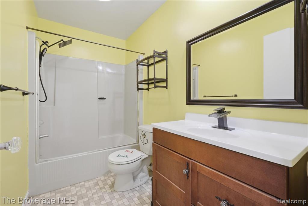 8254 Nichols Road, Gaines Vlg, MI 48436 — Photo 37