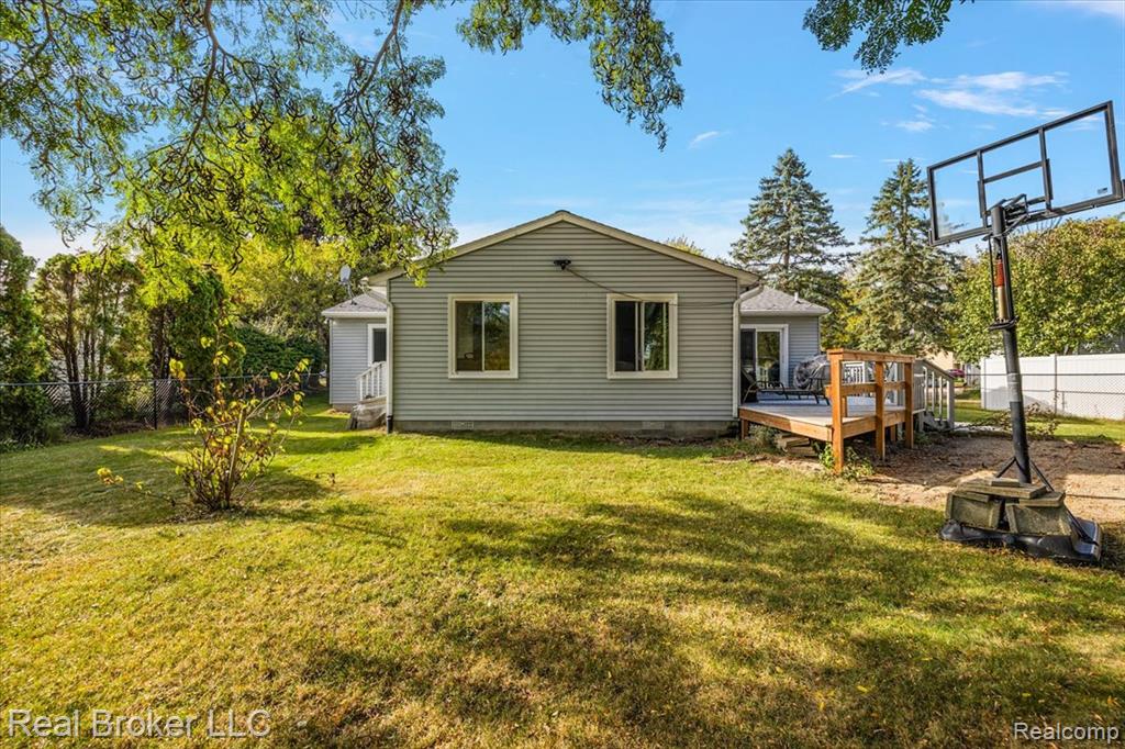 24348 Simmons Drive, Novi, MI — Photo 59