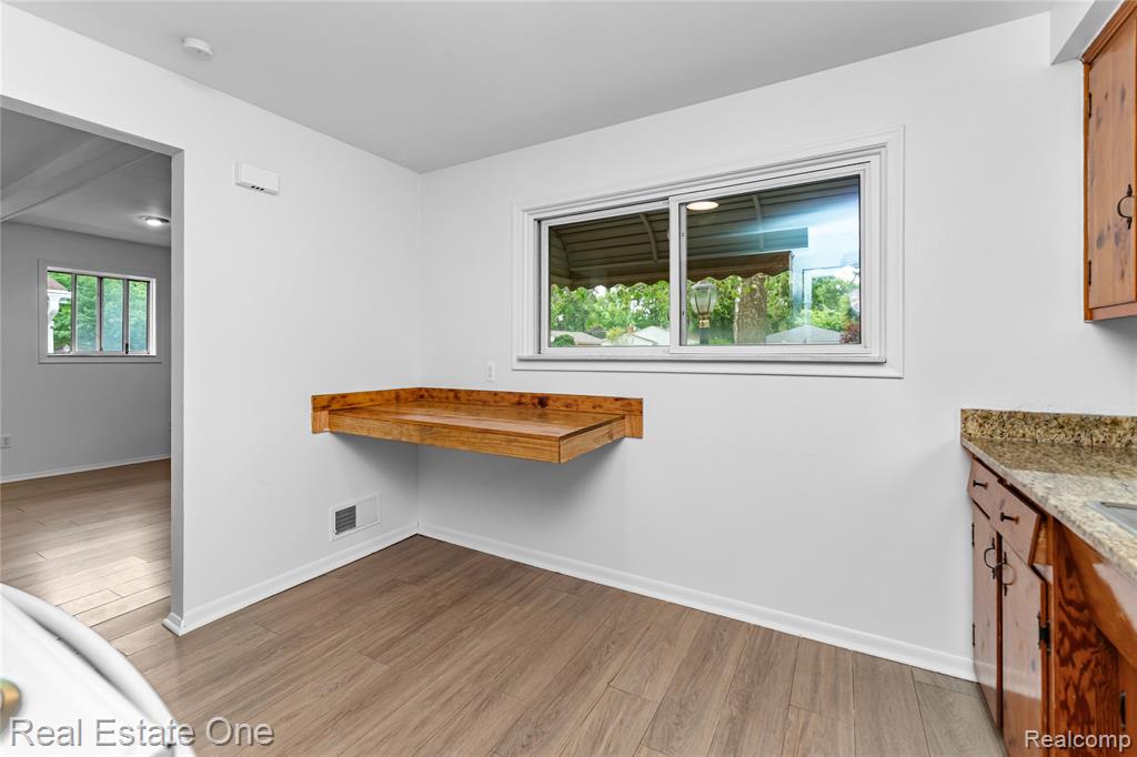4718 Roosevelt Boulevard, Dearborn Heights, MI 48125 — Photo 8