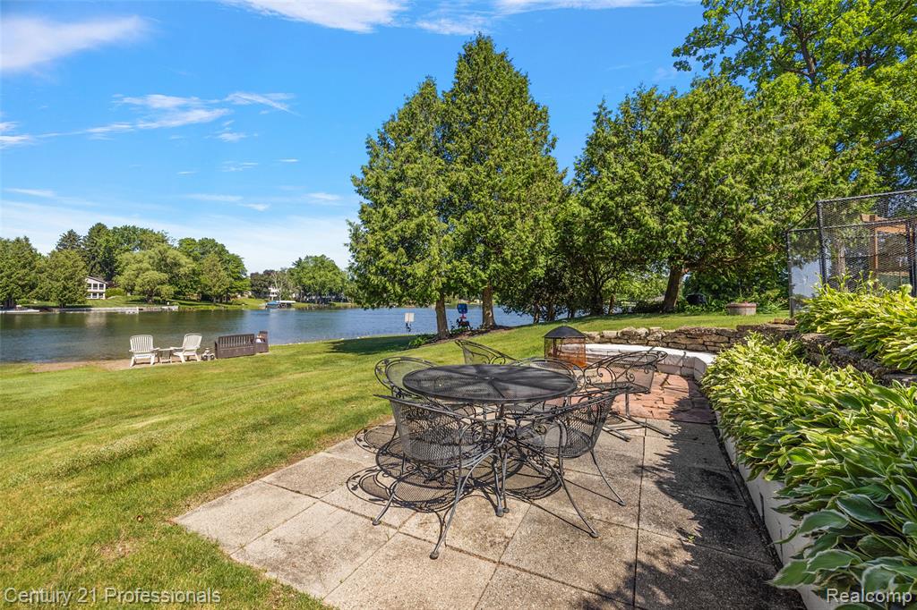 9311 Whipple Shores Drive, Clarkston, MI 48348 — Photo 18
