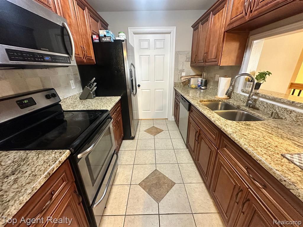 5844 PINE AIRES Drive, Sterling Heights, MI 48314 — Photo 11
