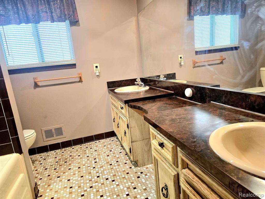 47425 Westlake Drive, Shelby Twp, MI 48315 — Photo 31