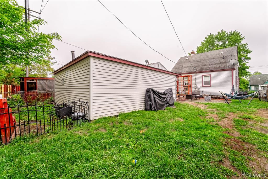 706 WHITE Avenue, Lincoln Park, MI 48146 — Photo 38