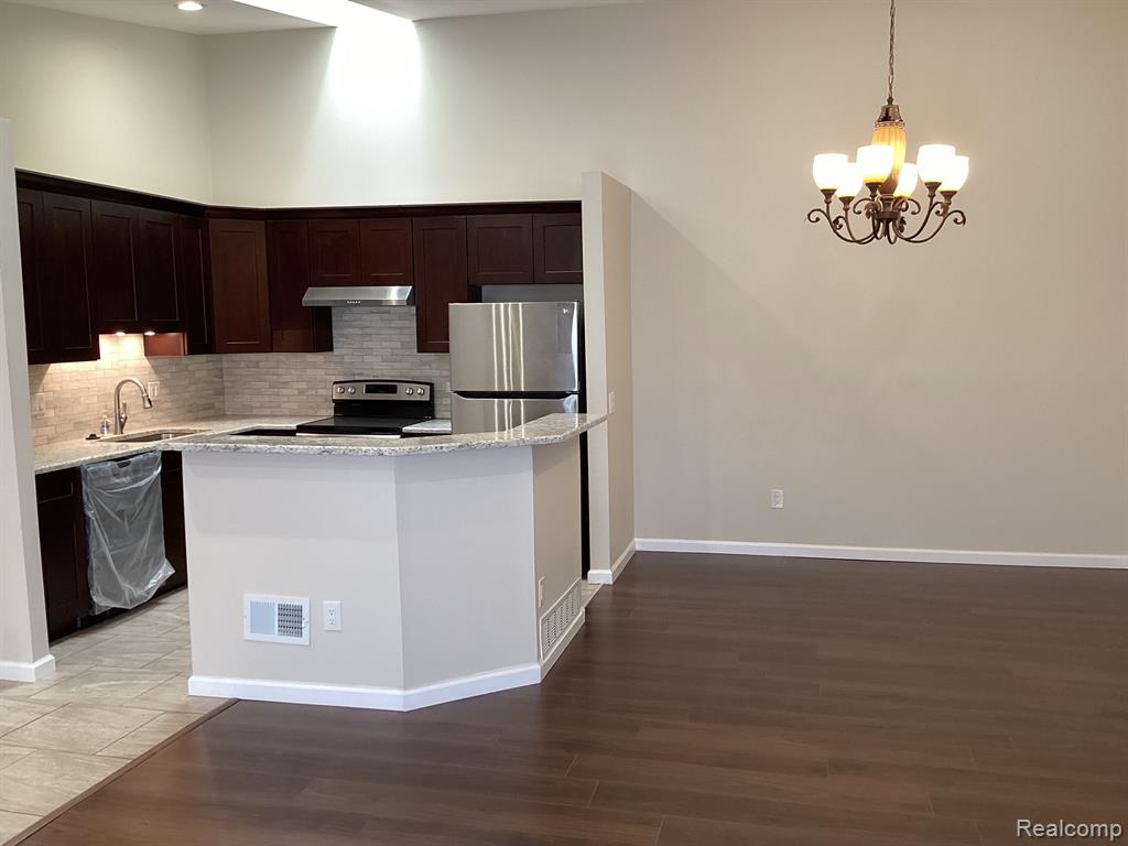 31180 COUNTRY Way, 20, Farmington Hills, MI 48331 — Photo 11