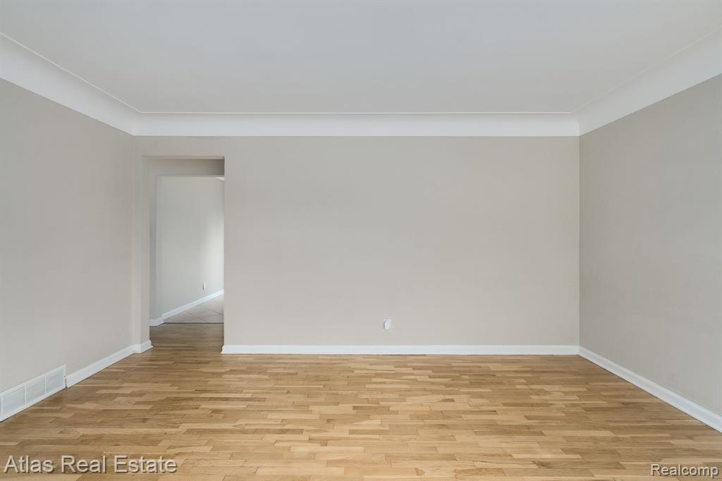 832 Southwood Drive, Fenton, MI 48430 — Photo 11
