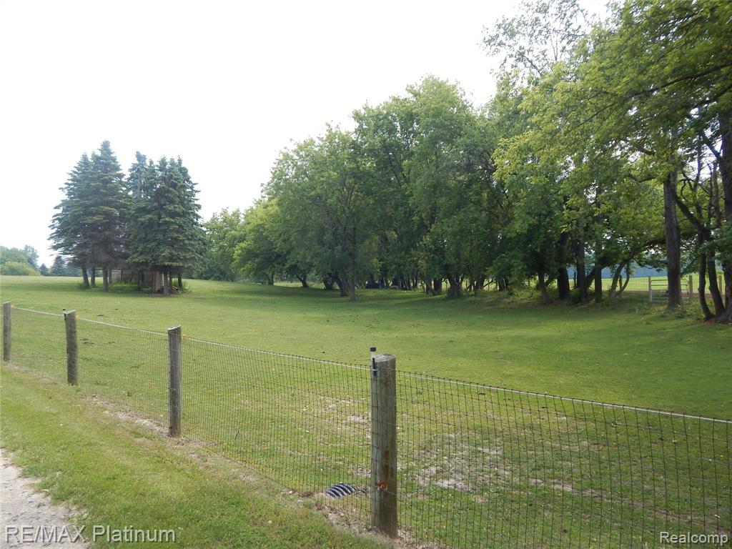 2025 W Rose Center Road, Holly, MI 48442 — Photo 23