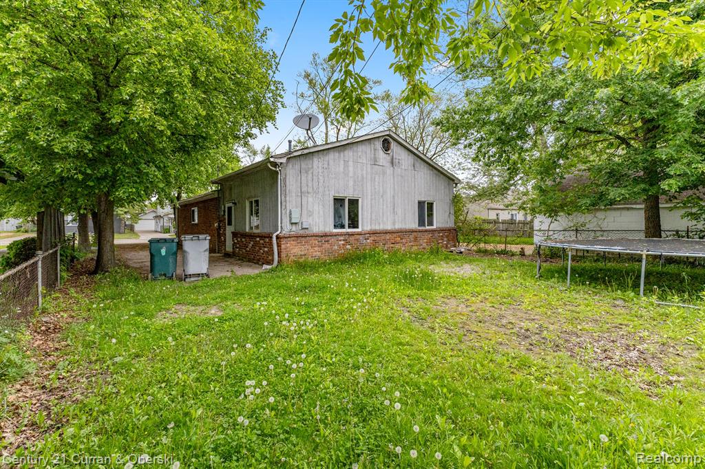 80 E MAHAN Avenue, Hazel Park, MI 48030 — Photo 28