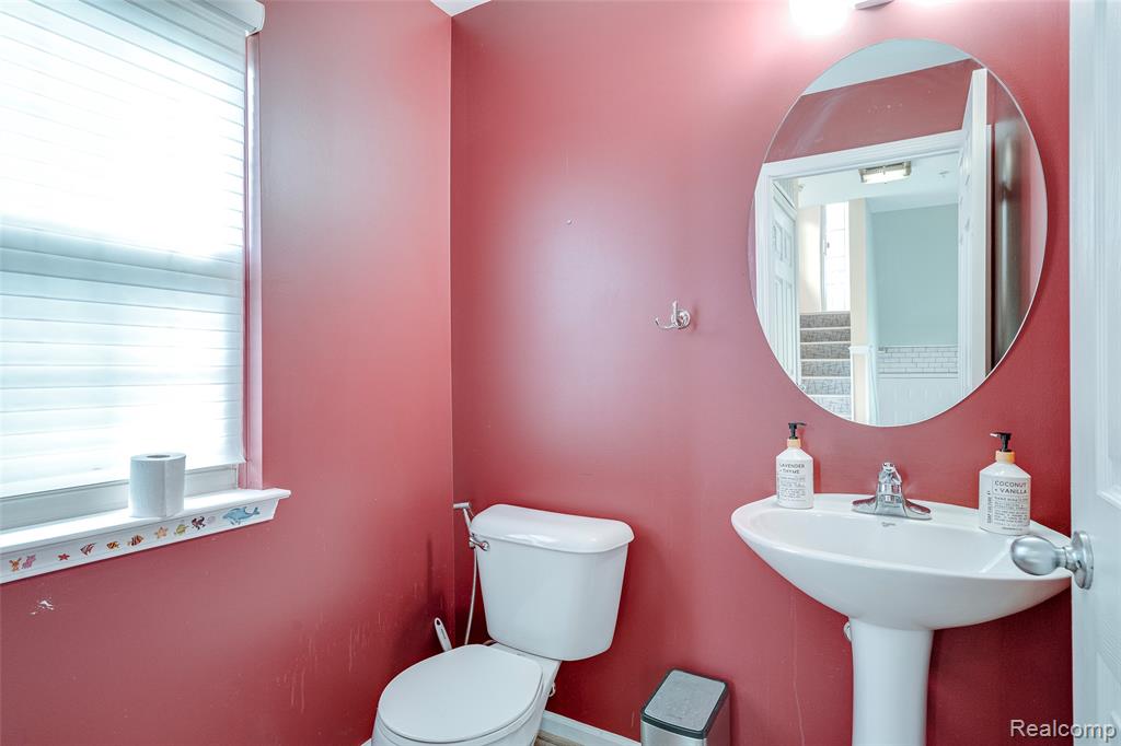454 Old Pine Way, Walled Lake, MI 48390 — Photo 9