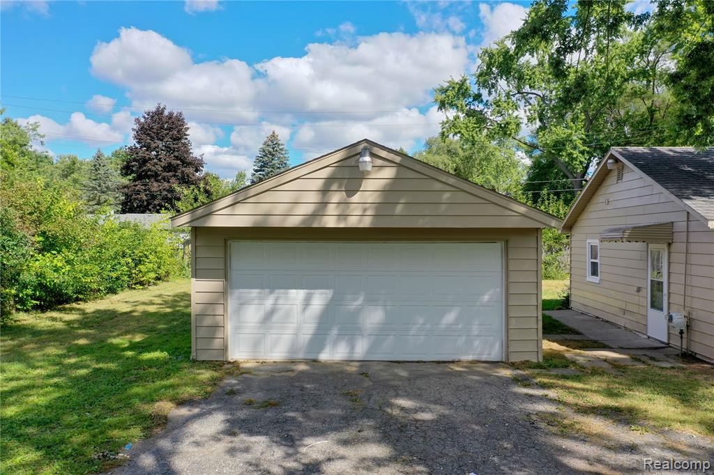 6194 Wilson Drive, Waterford, MI 48329 — Photo 24