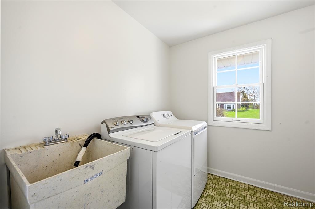 3464 Buckingham Trail, West Bloomfield, MI 48323 — Photo 23
