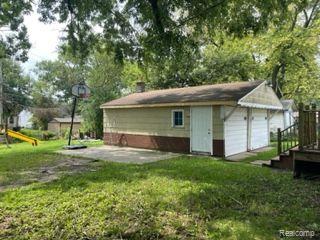 70 E Columbia, Pontiac, MI 48340 — Photo 2