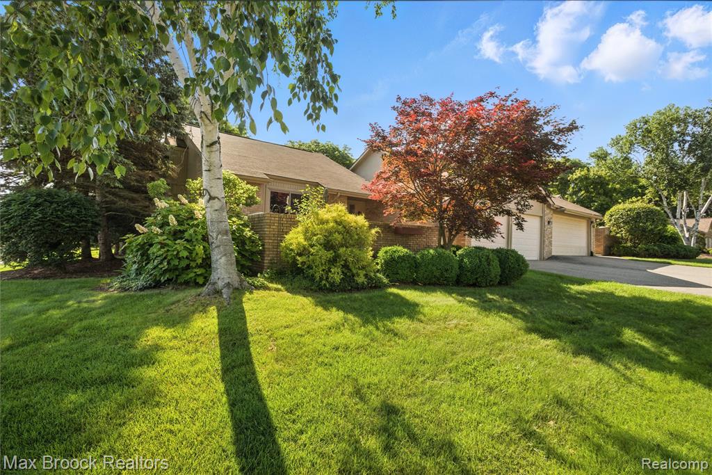 4185 Foxpointe Drive, West Bloomfield, MI 48323 — Photo 30