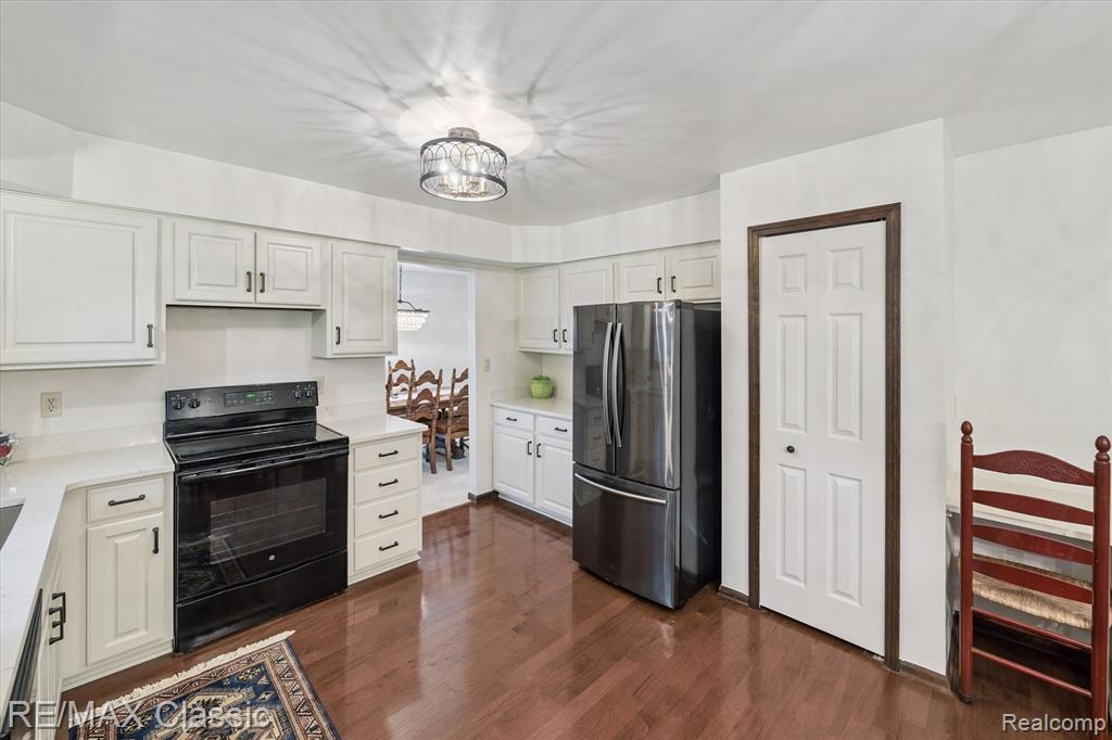 1561 Waters Edge Court, Wixom, MI 48393 — Photo 15