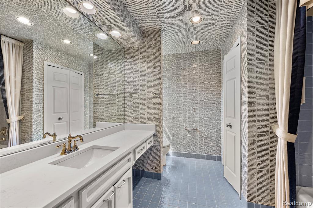 194 Charlevoix Avenue, Grosse Pointe Farms, MI 48236 — Photo 34