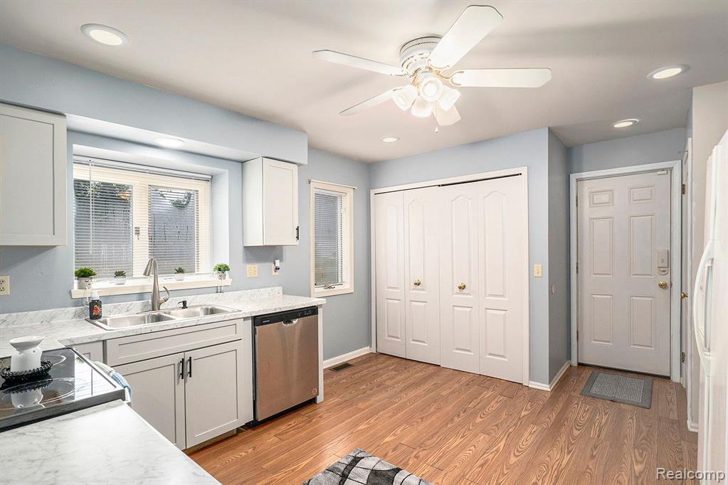 5509 HICKORY Circle, Flushing, MI 48433 — Photo 10