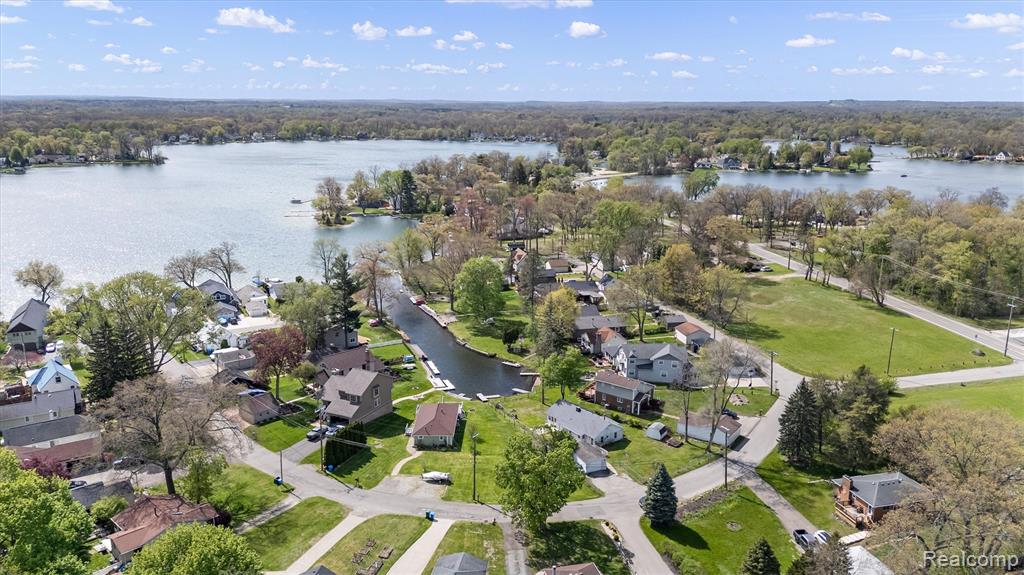 8294 Lagoon Street, Commerce Twp, MI 48382 — Photo 15