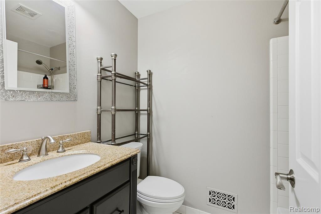 7154 Westchester, West Bloomfield, MI — Photo 23