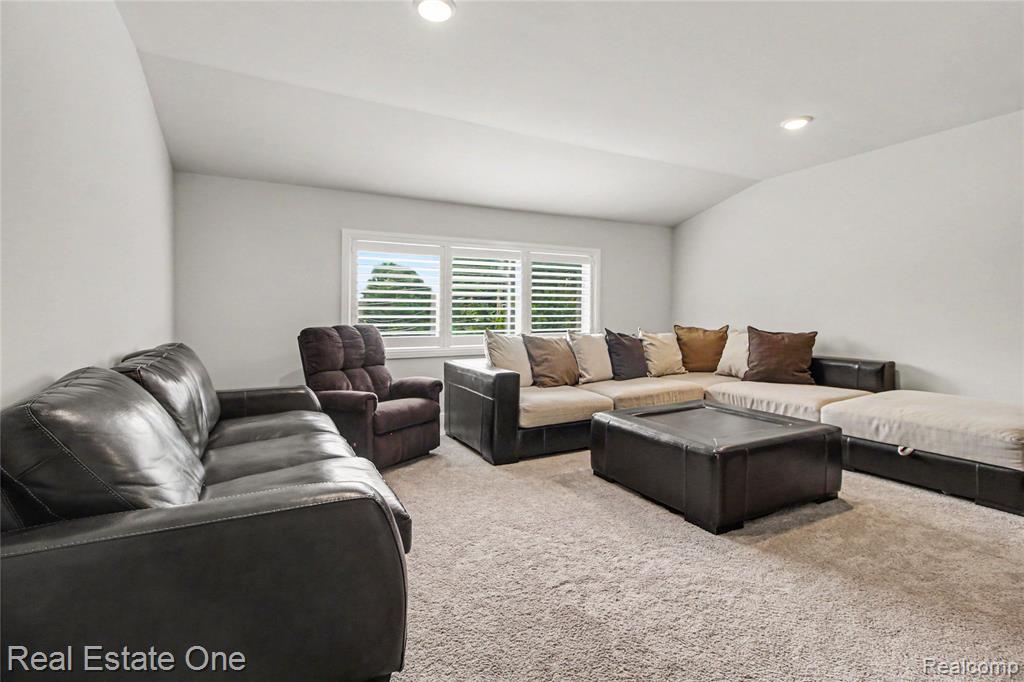 4715 Tonawanda Avenue, Royal Oak, MI 48073 — Photo 25